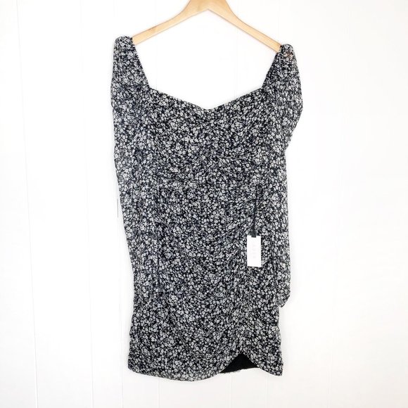 Astr Long Sleeve Floral Dress - Black and White - Picture 2 of 9